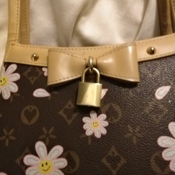 Cute Handbag - Picture 2 of 14